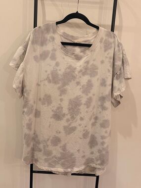 Women's Light Gray Tie-Dye Short Sleeve Tee